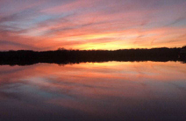 FLOATING Apartment. Enchanting Lake Views, Sunsets, FUN