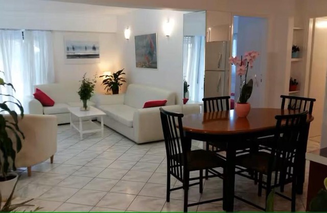 Flor de Mayo,Apt in Alimos near the sea