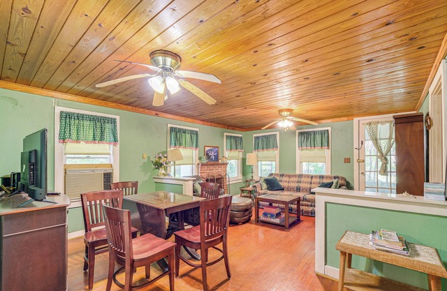 Floral City Vacation Rental ~ 1 Mi to Boat Ramp!