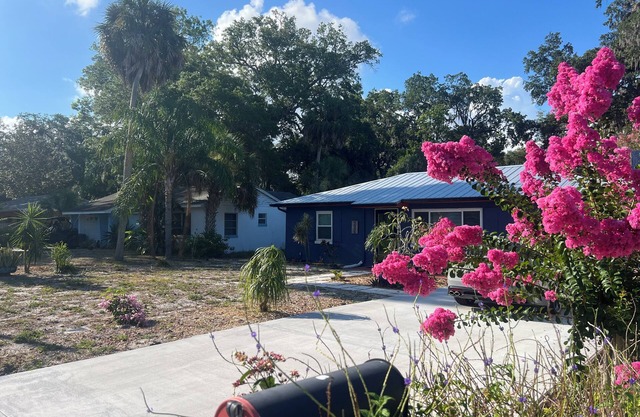 Florida Cottage New Port Richey Sunset Cruise Fishing, Close to Beaches Sleeps 6