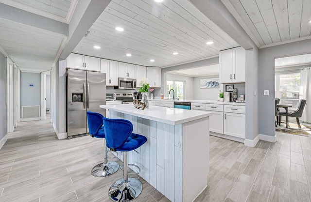 Florida Gulf Coast Getaway: Pool + Screened Lanai!