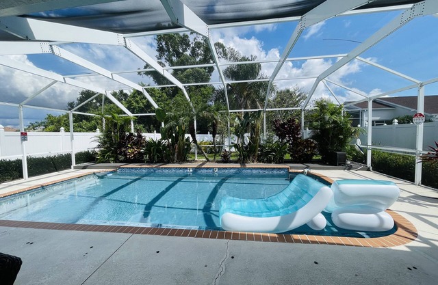 Florida Paradise Home Near IMG Academy & Siesta Key Beach