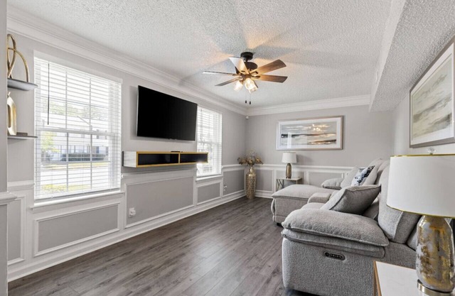 Fly-In Style: Charming Townhome 6 Mins from RIC!