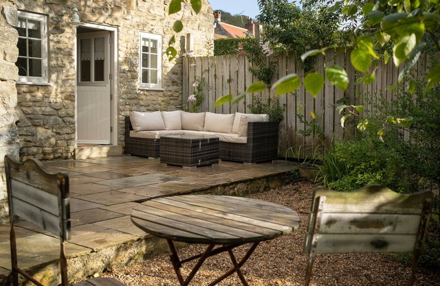 FORD END COTTAGE, pet friendly, with open fire in Ampleforth