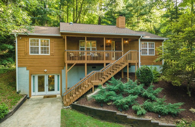 Forest Honey - Stay in AVL's Beautiful Forest