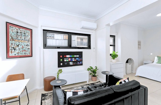 Forest Lodge - GLE18 Upper Road - Groovy Studio in Forest Lodge Near Glebe Cafes Harbourside Walks
