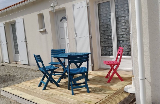 Forge 130 – Relaxing Getaway with Private Pool and Garden in Saint-Georges-d'Oléron