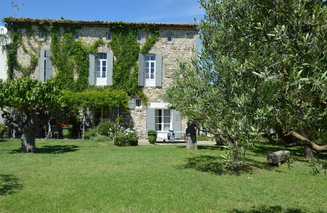 Former silk 300 m2 tastefully renovated with piscine13 x 5 m + Spa