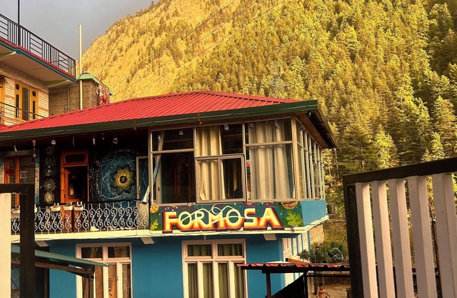 Formosa Offbeat Art House Kasol wit best view &vibes