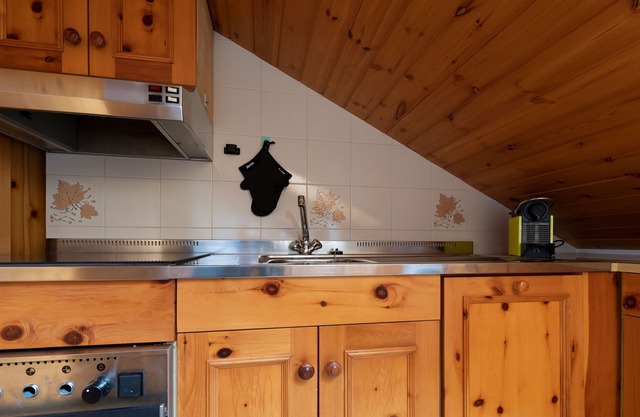 Forni 7 - Two Bedroom Apartment, Sleeps 5