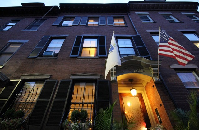 *Fort Hill Inn*Best Value in Boston! Private Guest Room/Bath* Minutes to center