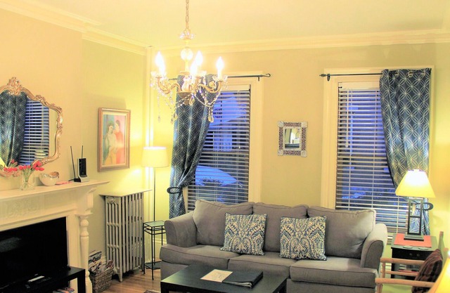*Fort Hill Inn-Boston* Cozy, L@@K Comfortable, Studio/Suite..Minutes to Center!