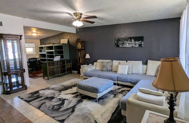 Fort Huachuca. Home with private Gym. Pet with fee