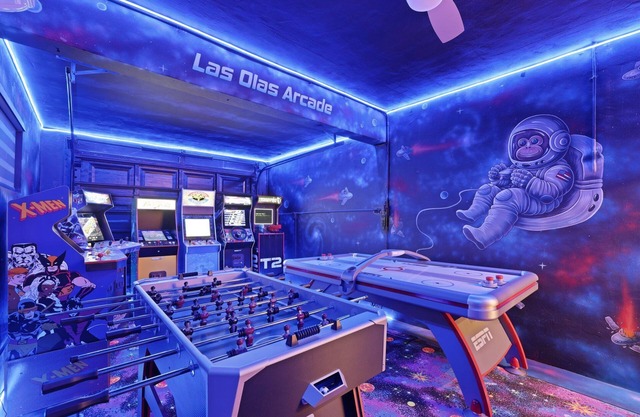 Fort Lauderdale Home: Pool, Putting Green, Arcade, by Downtown and Beachn