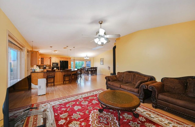 Fort Wine Burrow: Entire Private Estate Home