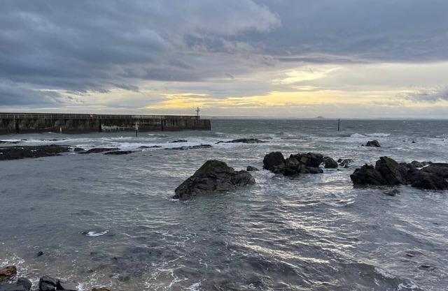 Forth, seaside 3 bed apartment, stunning views, convenient, central location ,