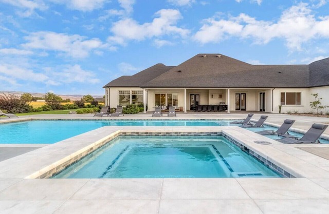 Fountain Hills Vineyard Estate