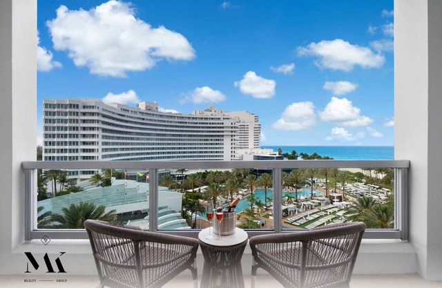FountaineBleau Resort, Balcony w/Ocean & Pool View