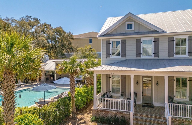 Four bedroom home on beautiful Jekyll Island in the Ocean Oaks Community