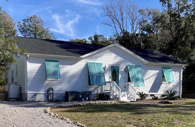 Four bedroom home and short walk to the beach!