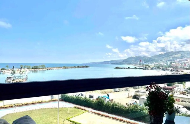 Four Bedrooms Romantic Retreat With Beach sea View and Near Trabzon Airport