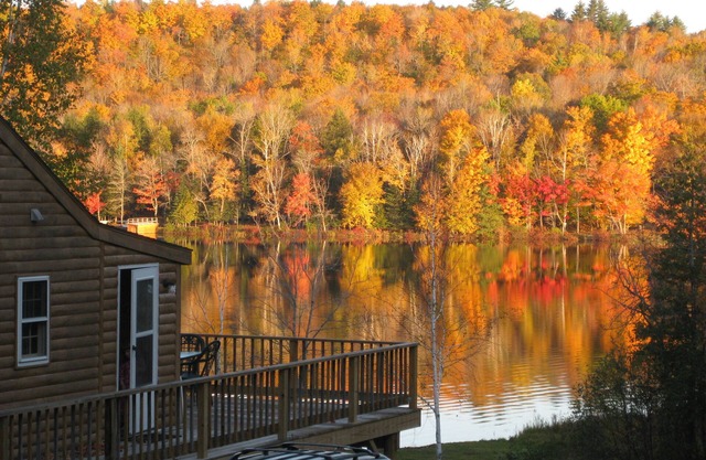 Four Season House - Lake Frontage with Kayaks & Dock