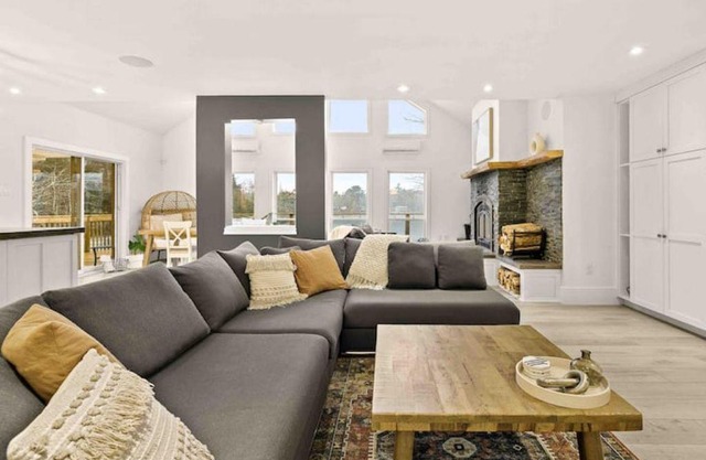 Fox Point Lake House - Luxury Lakefront Rental!