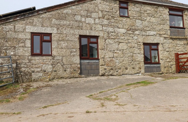 FOXES, family friendly, character holiday cottage in Lanivet