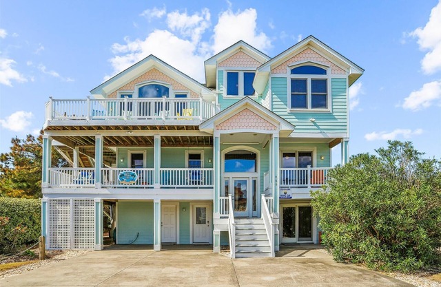 FREE 1:00 Check in! Private pool, game room, hot tub! EXQUISITE UPSCALE Decor!