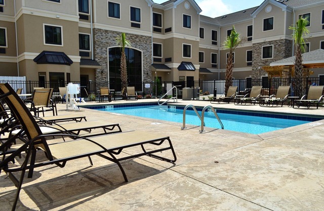 Free Breakfast Buffet. Pool. Studio w/Kitchen Close to Marine Corps Air Station.