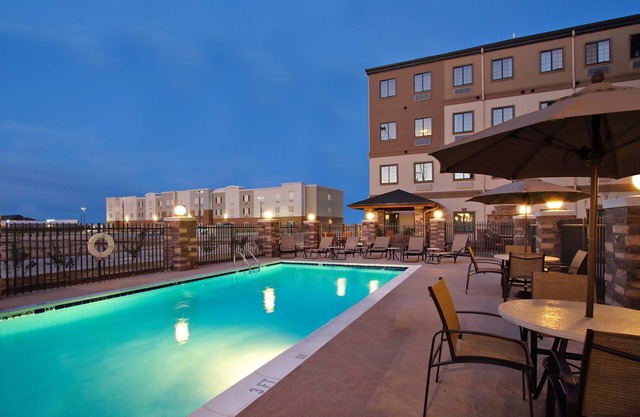 Free Breakfast. Outdoor Pool. Gym. Close to the University of Texas Permian Basin!