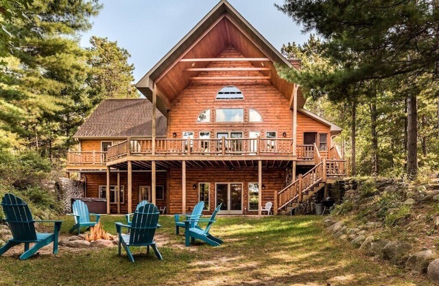 Free nite w/wknd offseason;logcabin lake hottub kayak paddleboard pier fireplace