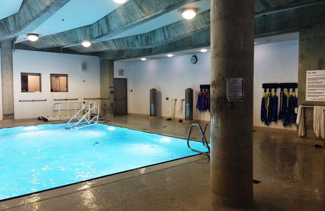 Free Parking HIGH Floor 1 BED 1 BATH CONDO with BALCONY near SICK KIDS HOSPITAL
