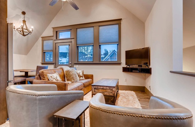 French Street Cottage: Walk to Main St-Gondola, Pet-Friendly, Private, Grill