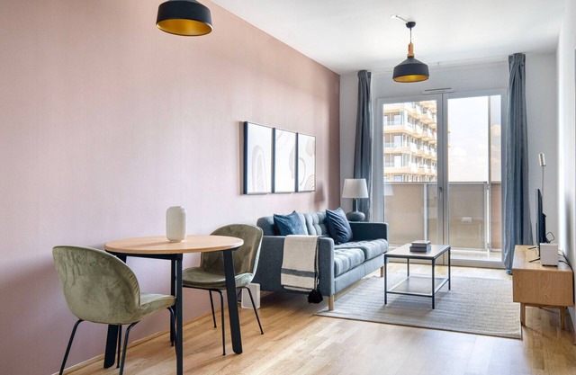 Fresh Landstraße 1BR w/Pool, Gym & Cellar, nr Hyblerpark, by Blueground