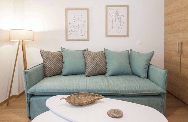 Fresh Urban 1 Bd Apt with Balcony in Zografou