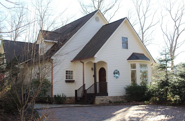 Freshly Decorated, 1.5 miles to downtown Highlands w/views of Mount Satulah!