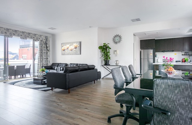 Freshly renovated - super spacious - walk to CBD