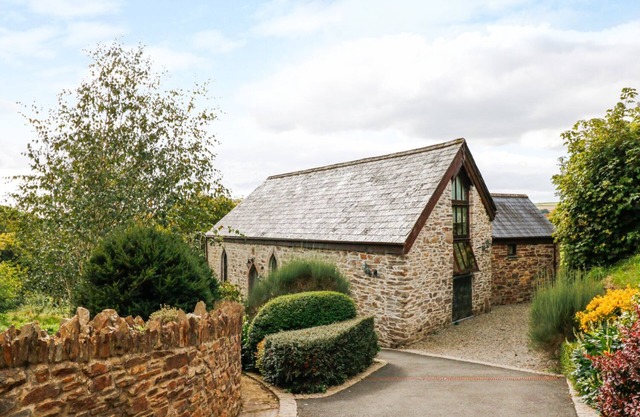 FROGWELL CHAPEL, pet friendly, with a garden in Callington