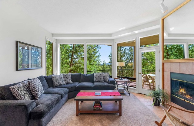 Frosty Summit Condo at Mount Bachelor Village