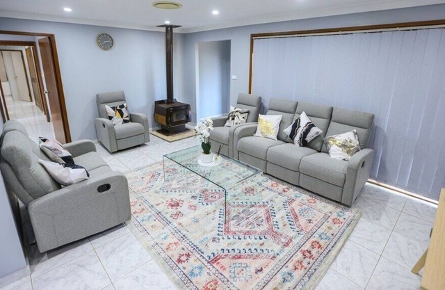 Full Farm House Stay 9 BR Sleeps 18 at Mangrove Mountain Near Central Coast NSW