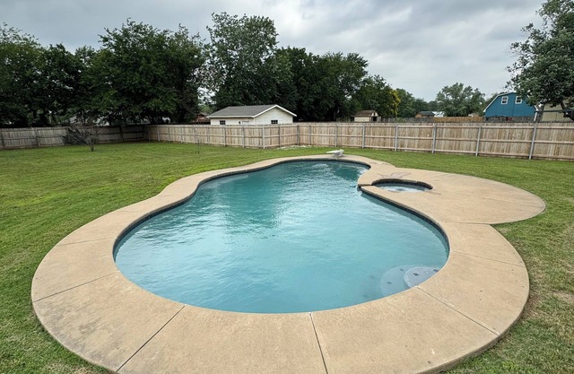 ¡FULL home with 2 KING beds and a pool!