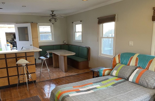Full house sleeps 9, 4-mi from Sofi stadium, 3 mi from beach