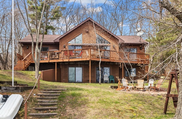 Full Rec Lake w/pontoon to rent! 🏖 Beach. 🐶 friendly.