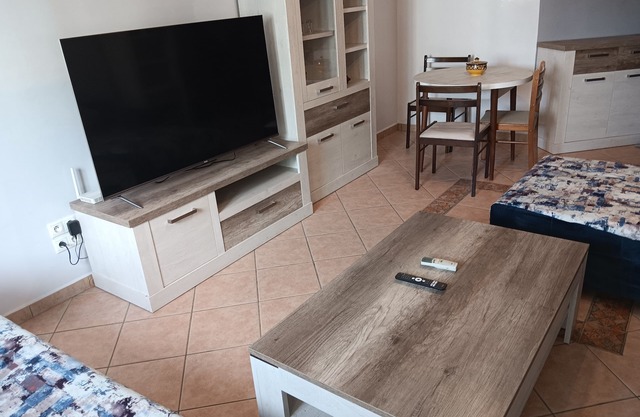 Fully air-conditioned luxury apartment, 10-minute walk from the beach