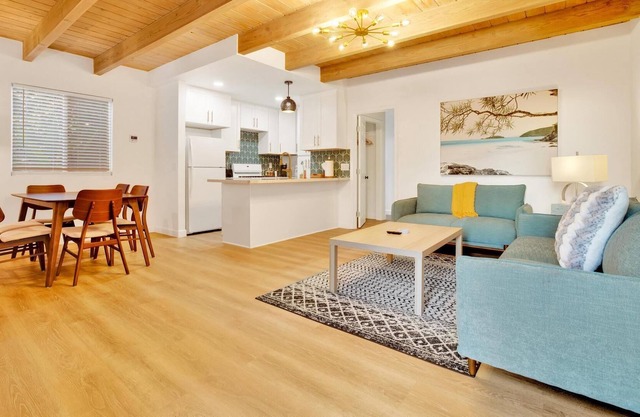Fully fenced cozy Bungalow in Carlsbad