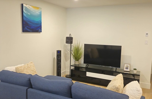 Fully furnished 1-bed basement apt in Moncton, fits 3 adults. Modern & cozyrnrn