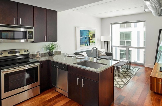 Fully Furnished 2 Bedroom Apartment Near Rittenhouse Apts by RedAwning
