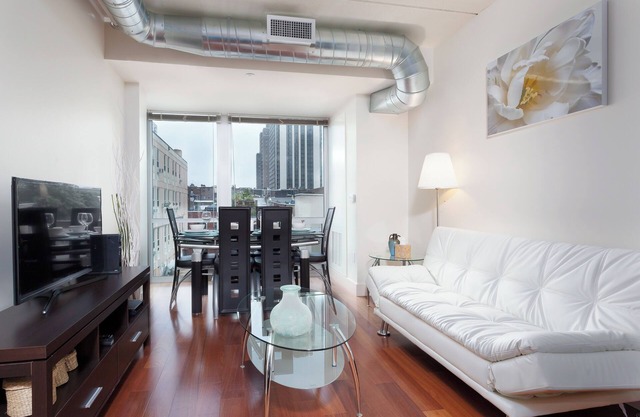 Fully Furnished 2 Bedroom 1 Bathroom Apartment near Rittenhouse