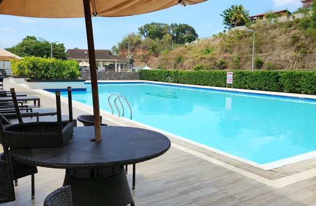 Fully furnished with Self check in, Pool & Netflix at One Oasis Condominium CDO
